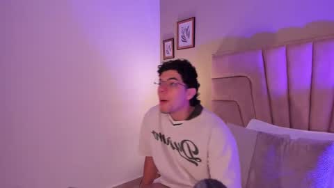 Snapshot of axel_creed chatting on February 11, 11:04 am Yooung King online show from February 11, 11:04 am