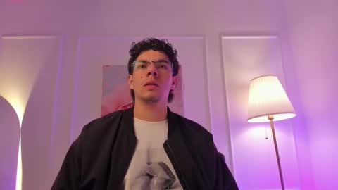 Snapshot of axel_creed chatting on February 15, 11:30 am Yooung King online show from February 15, 11:30 am