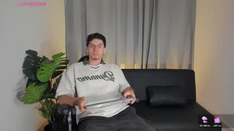 Snapshot of axel_creed chatting on February 28, 9:27 pm Yooung King online show from February 28, 9:27 pm