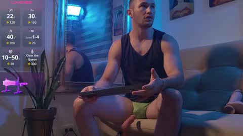 Snapshot of axel_fairchaild chatting on June 21, 11:02 am Axel Fairchaild online show from June 21, 11:02 am