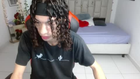Snapshot of axel_fox7 chatting on May 11, 12:38 am Axel online show from May 11, 12:38 am