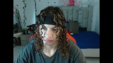 Snapshot of axel_fox7 chatting on June 19, 12:59 am Axel online show from June 19, 12:59 am