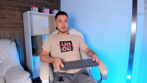 axel_grey_ online show from September 19, 12:17 pm