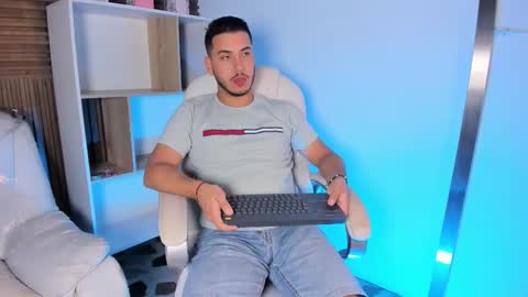 axel_grey_ online show from September 23, 12:30 pm