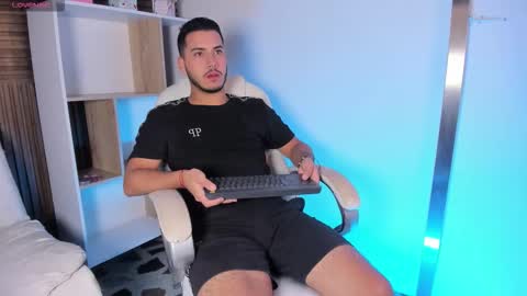 axel_grey_ online show from September 29, 12:32 pm