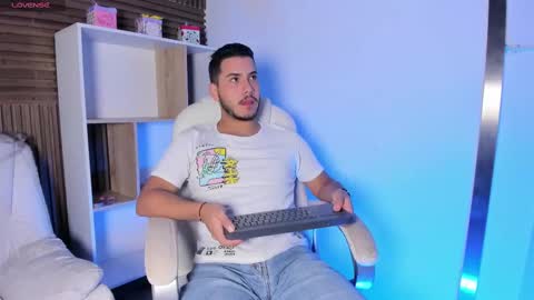 axel_grey_ online show from October 7, 12:13 pm