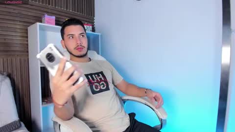 axel_grey_ online show from October 9, 12:03 pm