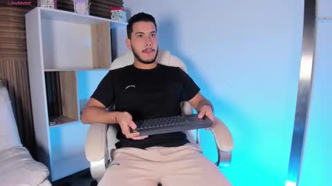 axel_grey_ online show from October 12, 11:53 am