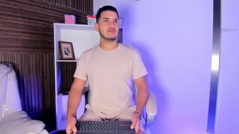 axel_grey_ online show from November 25, 12:16 pm