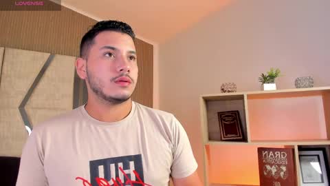 axel_grey_ online show from April 10, 12:43 pm