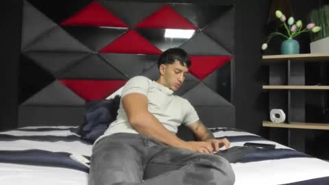 axel_hendrick online show from February 13, 11:50 am