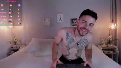 Snapshot of axel_mia chatting on June 20, 8:33 pm Axel and Mia online show from June 20, 8:33 pm