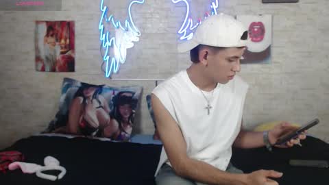 axel_milo_and_kairo online show from November 12, 8:19 pm