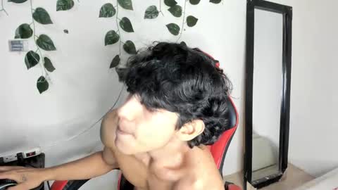 axel_rosse2 online show from November 25, 10:43 pm