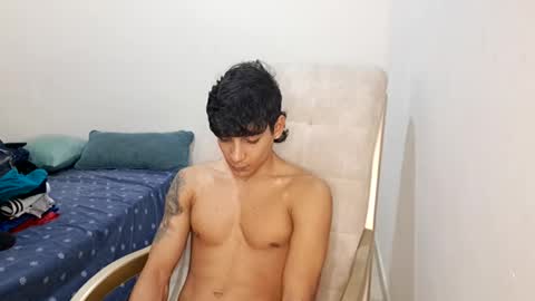 axel_rosse2 online show from January 18, 7:01 am