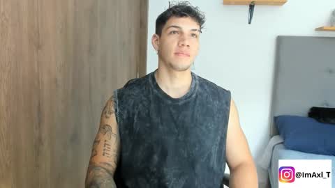 INDEPENDENT MODEL  online show from November 25, 4:07 pm