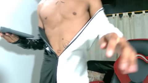 Snapshot of axel_thin chatting on April 14, 2:06 am axel_thin online show from April 14, 2:06 am