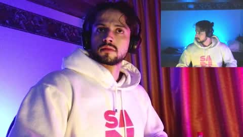 Snapshot of axelcr0ss chatting on September 21, 6:04 am axelcr0ss online show from September 21, 6:04 am