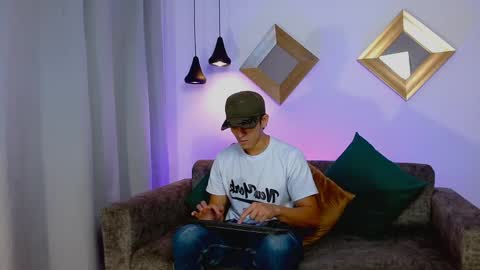 Snapshot of axelfalcon chatting on June 3, 6:35 pm Axel online show from June 3, 6:35 pm