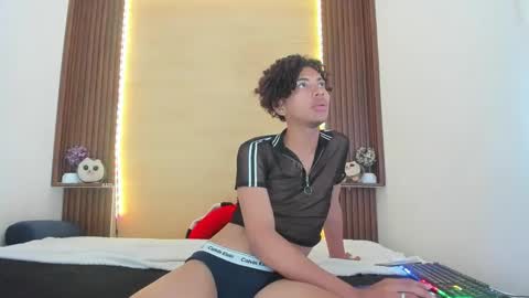 axelfox_ online show from February 19, 4:44 pm