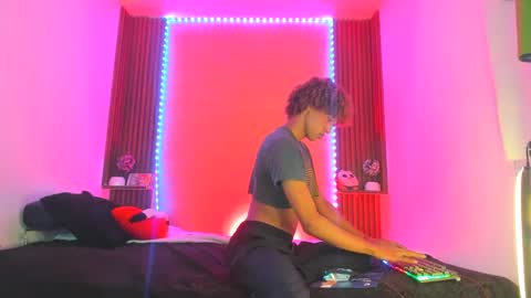 axelfox_ online show from February 25, 1:41 am