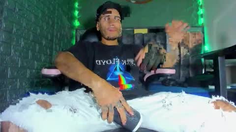 Axell Cross2 online show from February 26, 2:38 pm