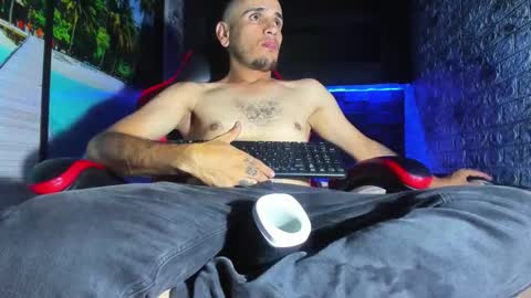 Axell Cross2 online show from April 12, 1:54 am