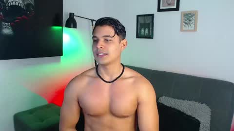 Snapshot of axell_dior chatting on June 4, 9:48 am axell online show from June 4, 9:48 am