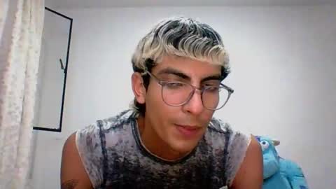 Axel  online show from December 6, 6:15 am