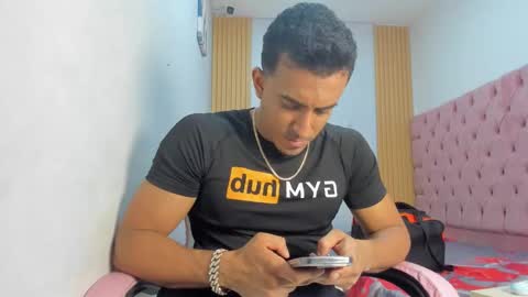 axelsavage042 online show from January 12, 7:30 pm