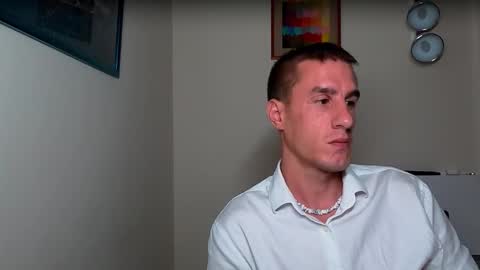 Axl online show from October 5, 5:00 pm