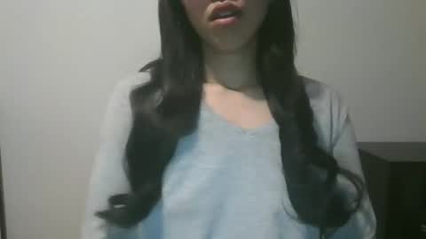 Snapshot of axuepetitt chatting on December 11, 5:15 pm axue online show from December 11, 5:15 pm