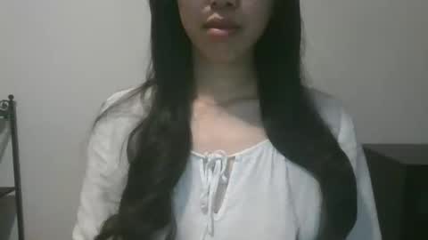 Snapshot of axuepetitt chatting on December 11, 10:16 pm axue online show from December 11, 10:16 pm