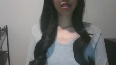 Snapshot of axuepetitt chatting on December 14, 12:44 am axue online show from December 14, 12:44 am