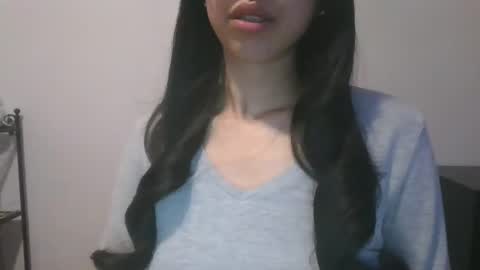 Snapshot of axuepetitt chatting on December 17, 3:17 pm axue online show from December 17, 3:17 pm