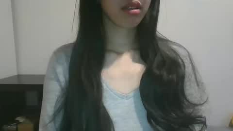 Snapshot of axuepetitt chatting on December 30, 12:42 pm axue online show from December 30, 12:42 pm