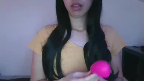 Snapshot of axuepetitt chatting on February 11, 3:51 pm axue online show from February 11, 3:51 pm