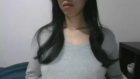 Snapshot of axuepetitt chatting on February 28, 10:17 pm axue online show from February 28, 10:17 pm