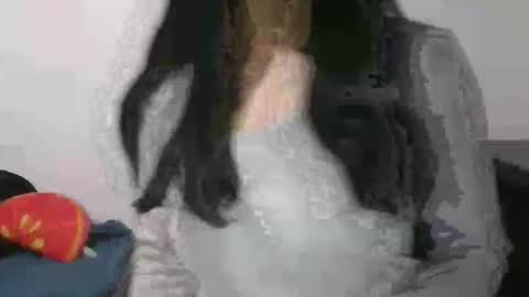 Snapshot of axuepetitt chatting on March 4, 10:05 pm axue online show from March 4, 10:05 pm