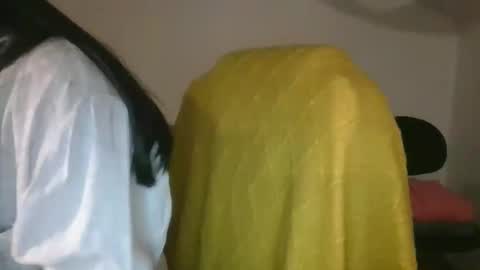 Snapshot of axuepetitt chatting on October 31, 7:59 pm axue online show from October 31, 7:59 pm