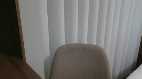 Snapshot of axuepetitt chatting on April 4, 11:57 pm axue online show from April 4, 11:57 pm