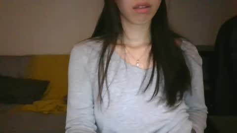 Snapshot of axuepetitt chatting on April 30, 8:48 pm axue online show from April 30, 8:48 pm