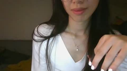 Snapshot of axuepetitt chatting on May 4, 8:16 pm axue online show from May 4, 8:16 pm