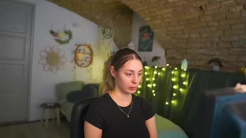aya hitakayama  online show from March 5, 5:39 pm