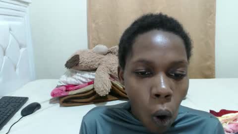 Snapshot of ayatie chatting on September 25, 9:24 am Ayie online show from September 25, 9:24 am