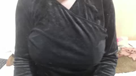 Snapshot of ayatie chatting on November 10, 10:03 am Ayie online show from November 10, 10:03 am