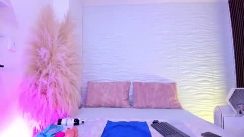 aylinlove_ online show from June 17, 11:56 am