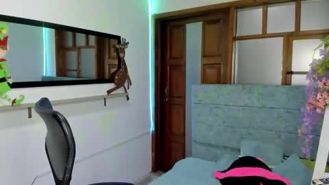 aysha_winxx online show from December 14, 3:01 am