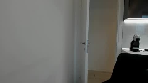 Ayumi online show from February 11, 6:30 am