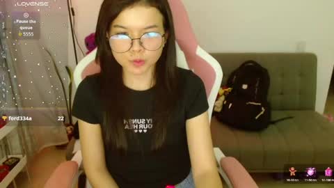 Snapshot of azu_chan chatting on May 5, 11:57 pm Azu online show from May 5, 11:57 pm